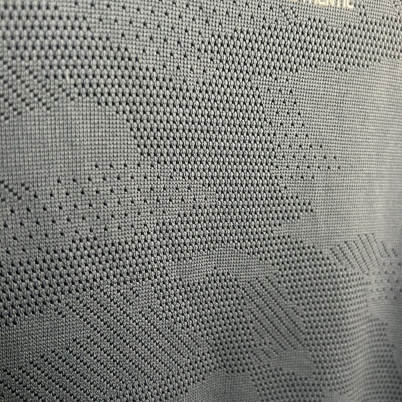 Like New! Tampa Bay Buccaneers jersey type t-shirt - Picture 6 of 10